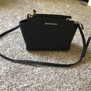 Michael Kors Selma Medium Messenger Bag